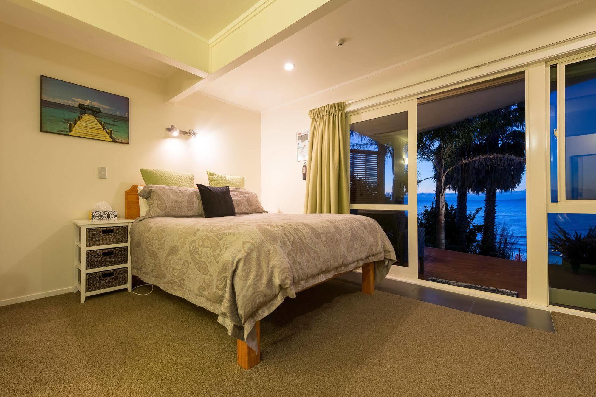 By The Bay Beachfront Apartments Mangonui Bagian luar foto